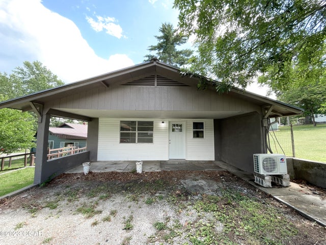 624 1/2 E. South Street, Neosho, MO 64850